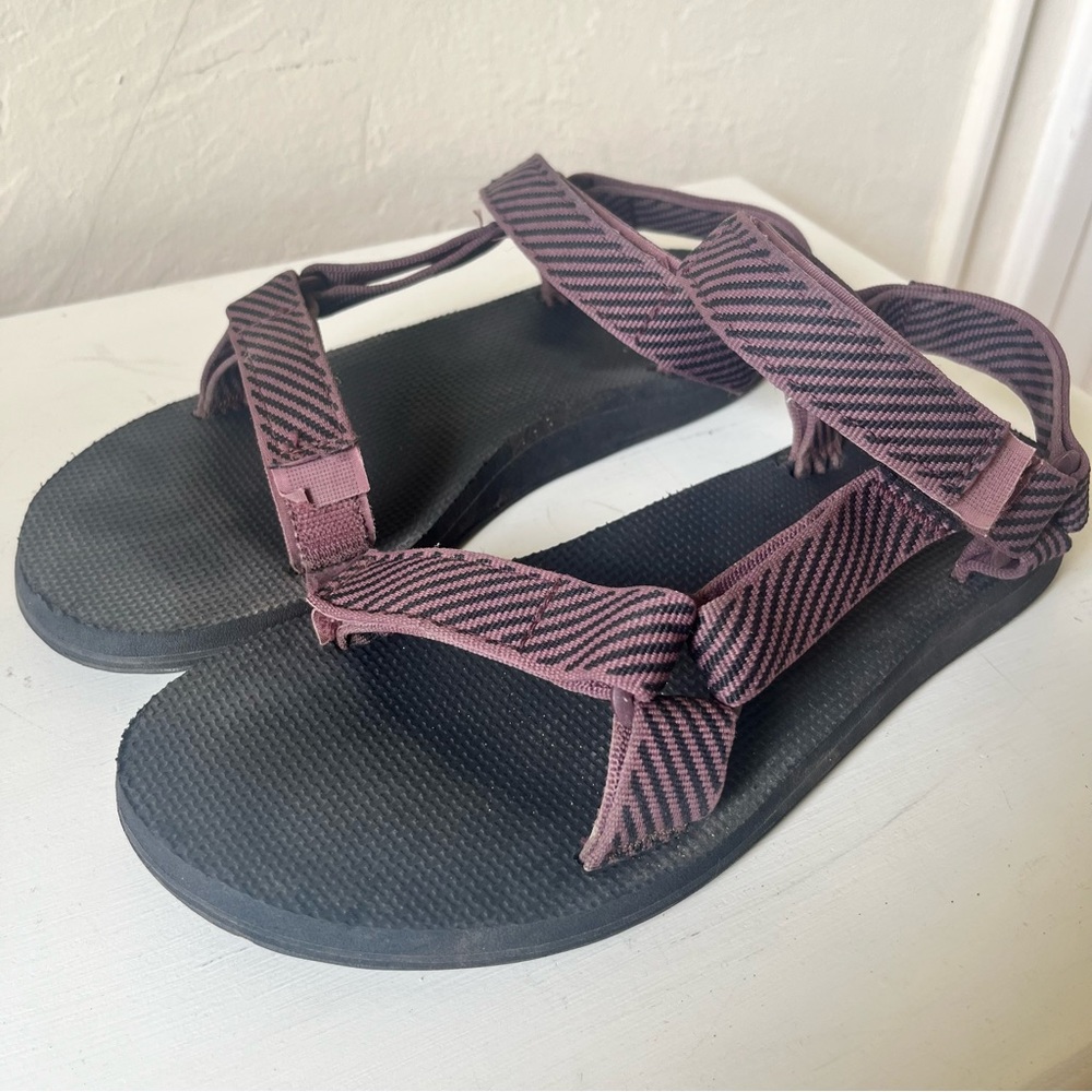 Women’s size 8 Teva sandals, purple stripe